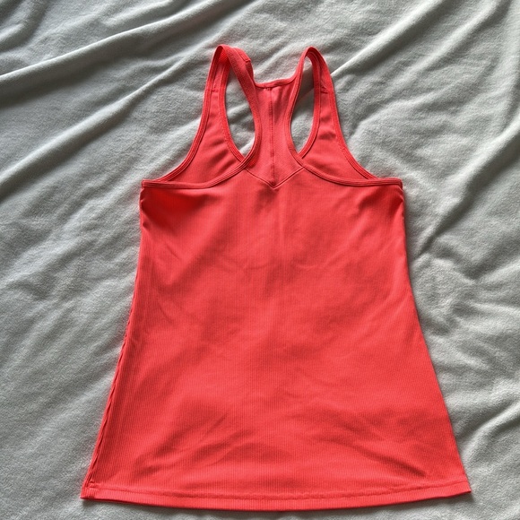 Women’s UnderArmour Workout Tank - Picture 3 of 3